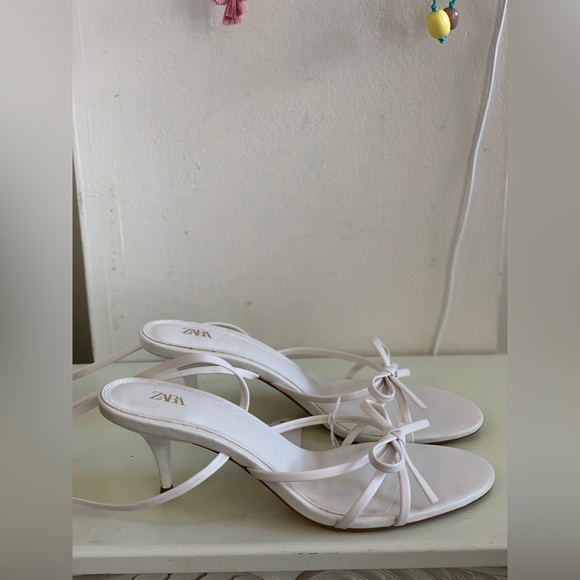 Zara Elegant White Bow Wrap Around Sandals    Size-8 - Picture 4 of 6